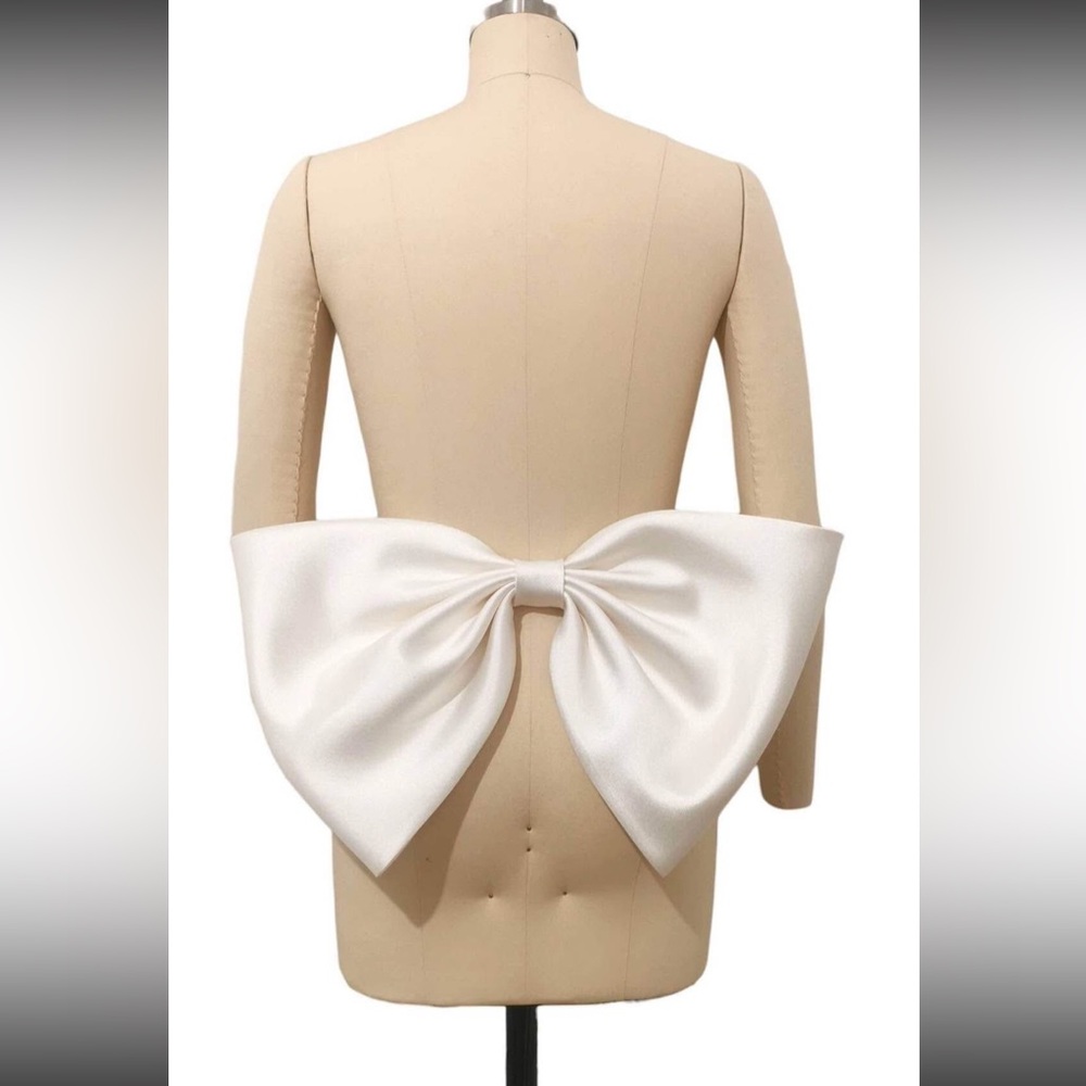 NWOT Marginelli London Oversized Ivory Mikado Detachable Bow